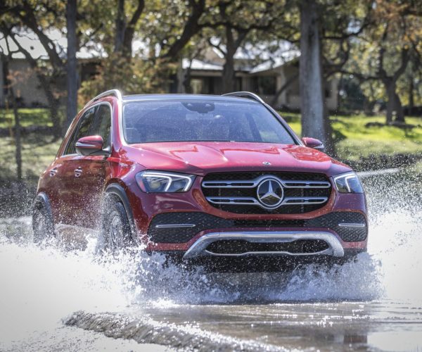 Mercedes-Benz GLE 450 4MATIC, designo hyazinthrot metallic, Leder macchiatobeige/magmagrau;Kraftstoffverbrauch kombiniert: 9,4–8,3 l/100 km; CO2-Emissionen kombiniert: 214–190 g/km*Mercedes-Benz GLE 450 4MATIC, designo hyazinth red metallic, Leather macchiatobeige/magma grey;combined fuel consumption: 9.4–8.3 l/100 km; combined CO2 emissions: 214–190 g/km*