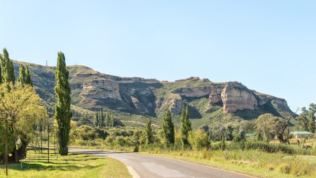 south-africa-clarens-countryside-and-tititanic-rock